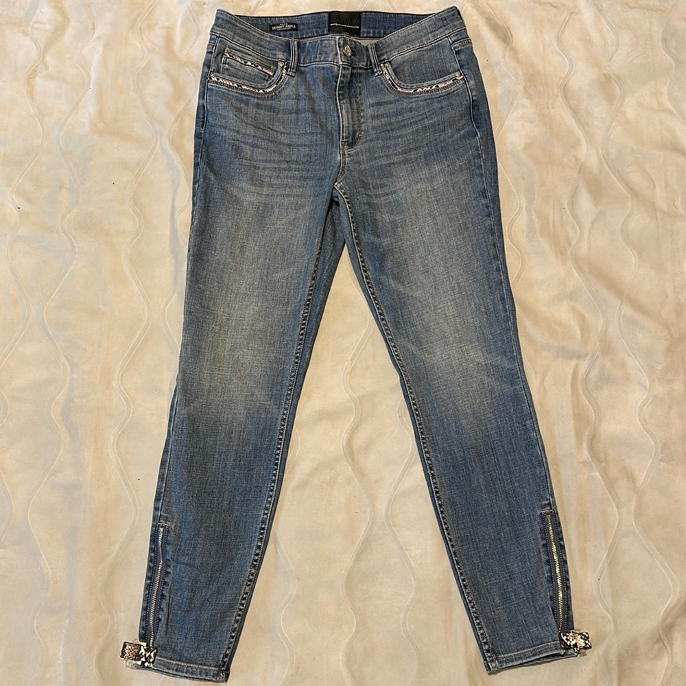 White House Black Market mid-rise skinny ankle.